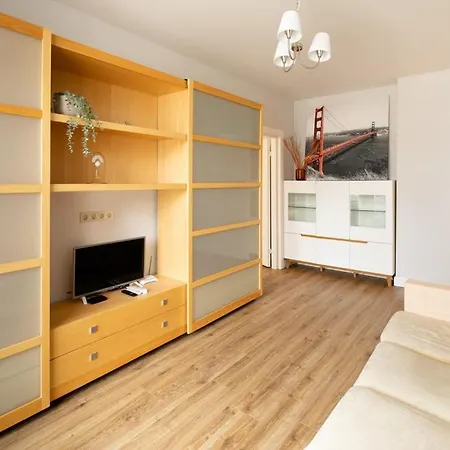 Cozy 2 Bedroom In Centre *