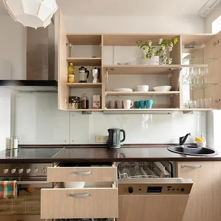 Cozy 2 Bedroom In Centre Apartament *